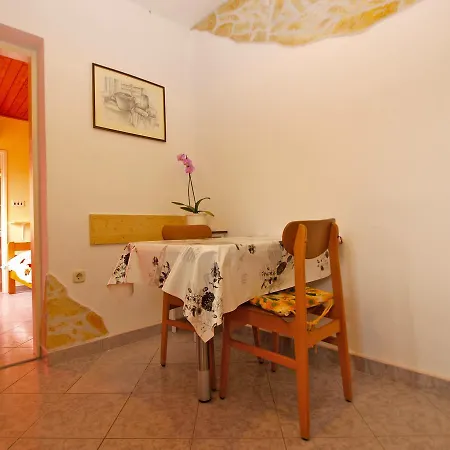 Luciano 1576 Apartment